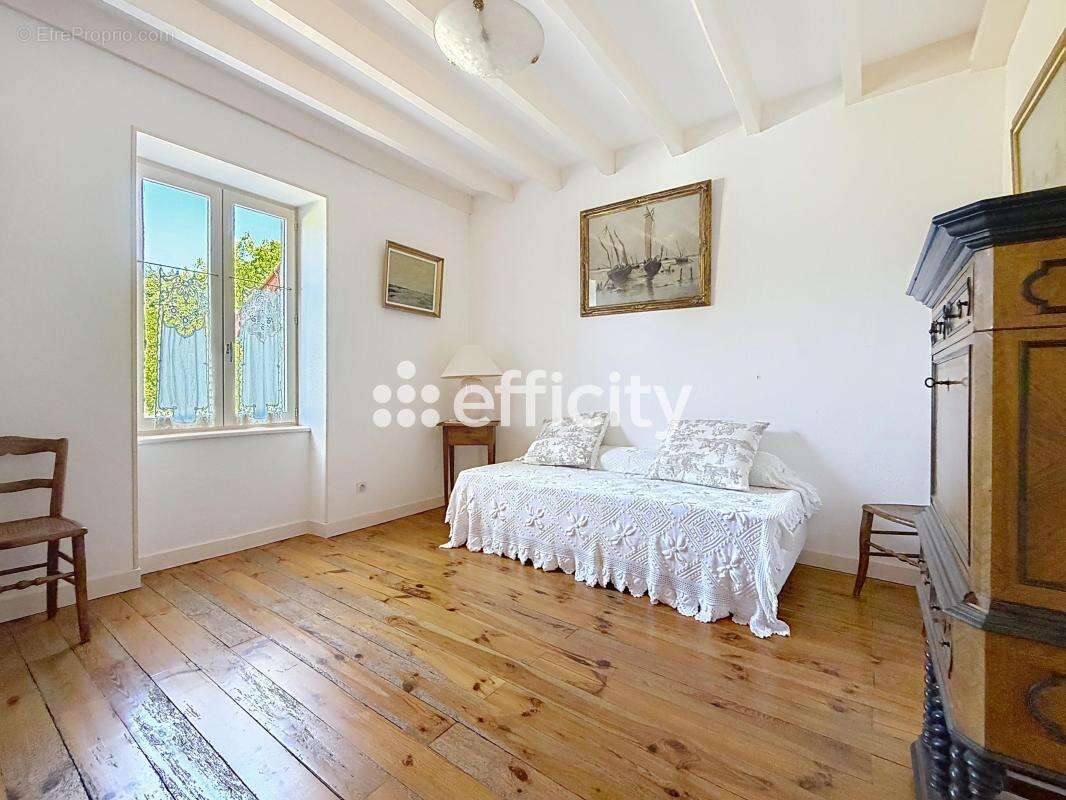 Maison 380 m² à Courpiere  - photo 8