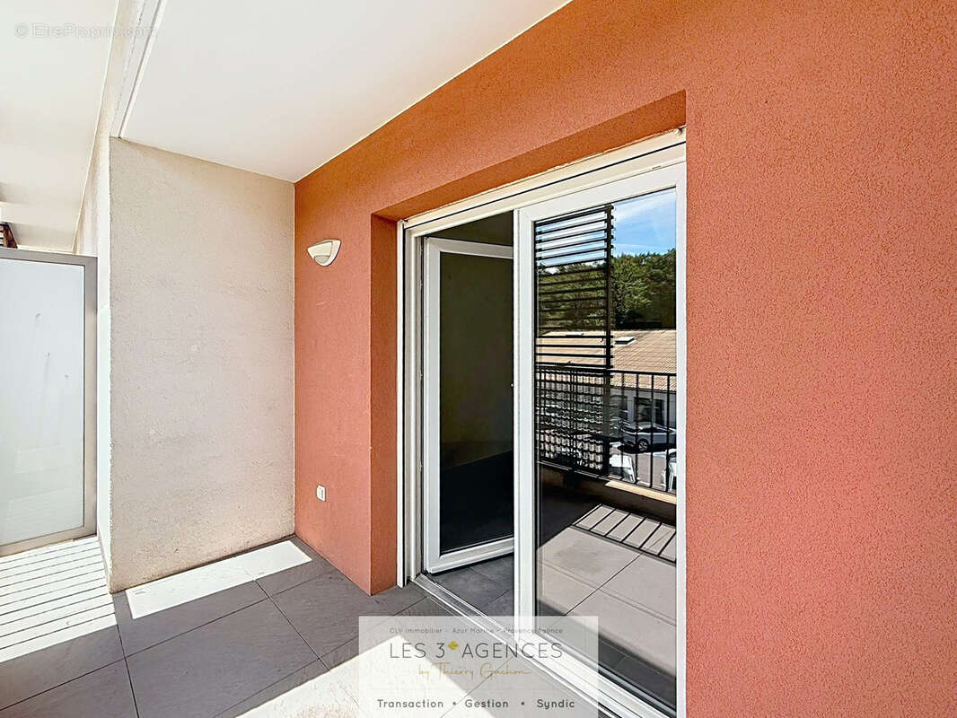 Appartement à COGOLIN