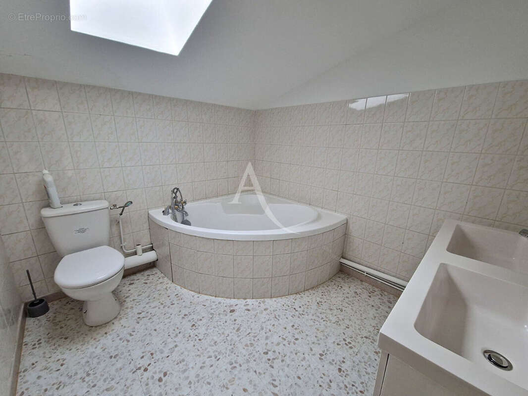 Maison à LE PUY-NOTRE-DAME