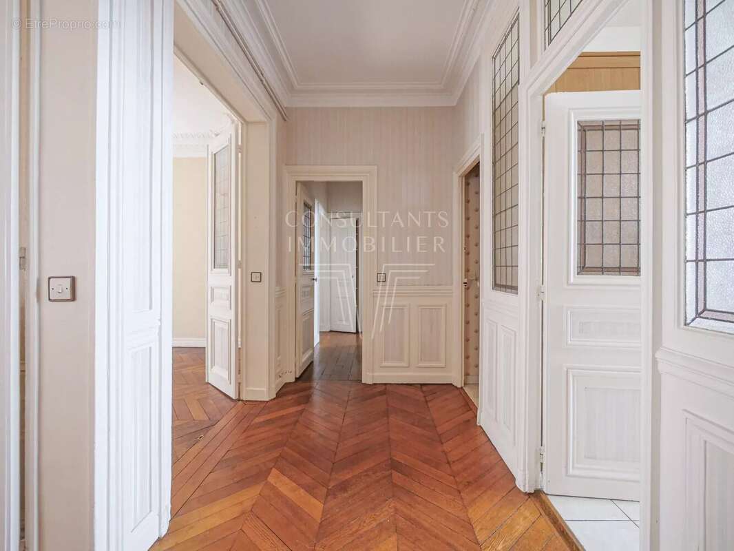 Appartement à PARIS-16E