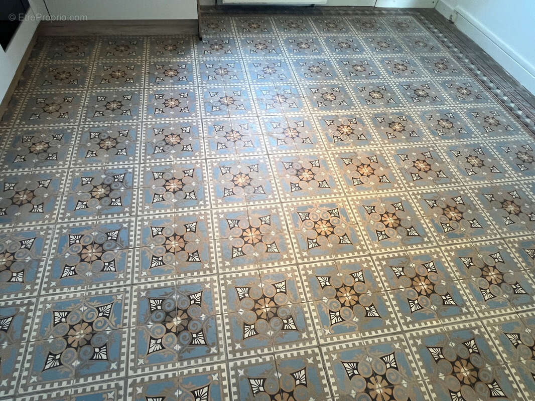 SIMANDRE Proche commerces: villa et dépendances - photo 13