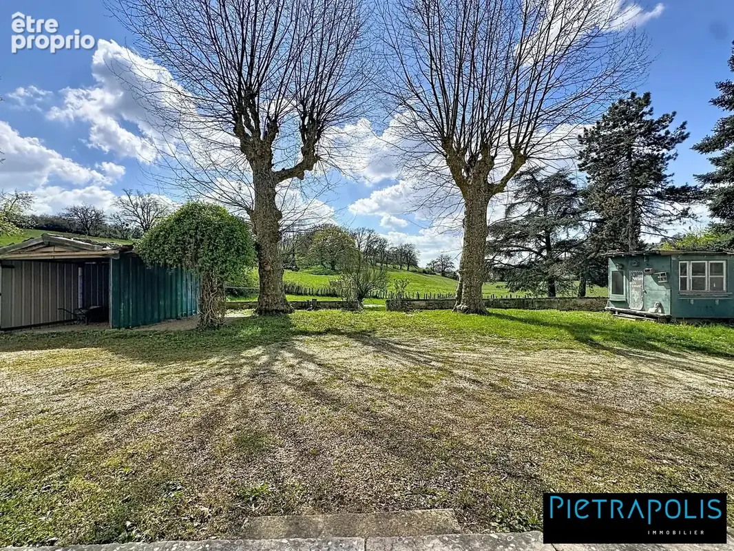 Maison 320 m² à Saint-Genis-Laval  - photo 5