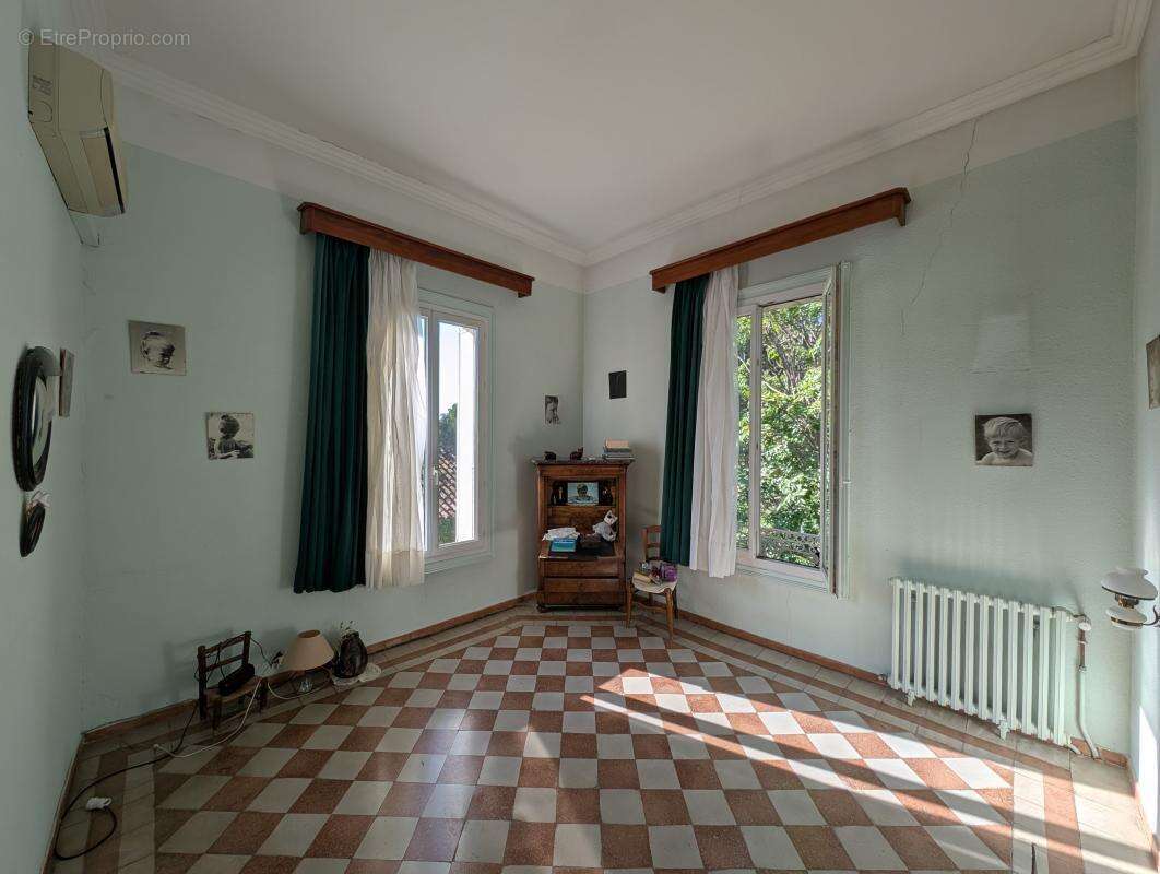 Maison à MONTBAZIN