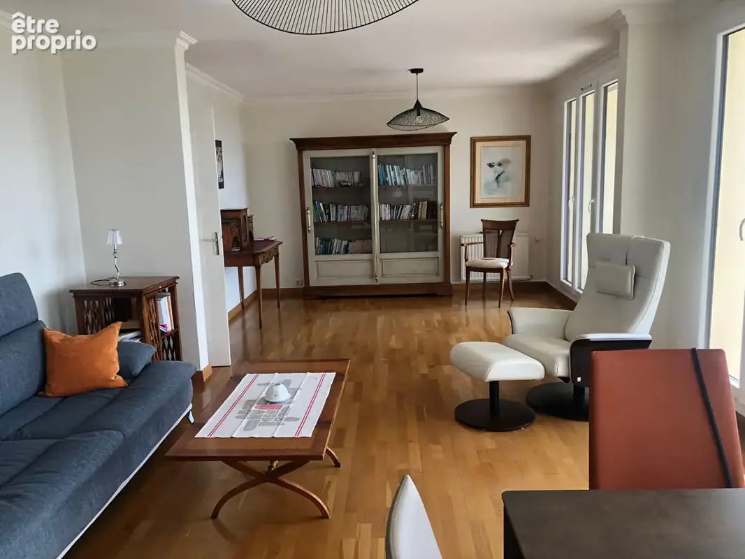 Rive droite Appartement type 3 avec ascenseur. Vue mer. - photo 2