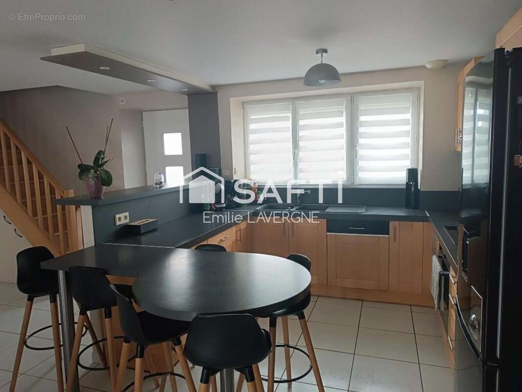 Maison 117 m² à Saint-Denis-La-Chevasse  - photo 2