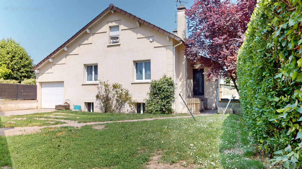 Maison à LA FRETTE-SUR-SEINE