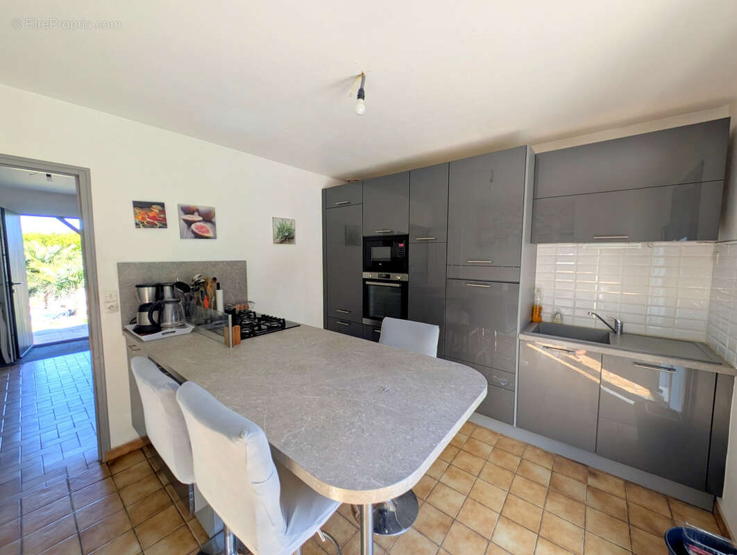 Pavillon sur sous-sol, terrain paysager 1760m2 - photo 3