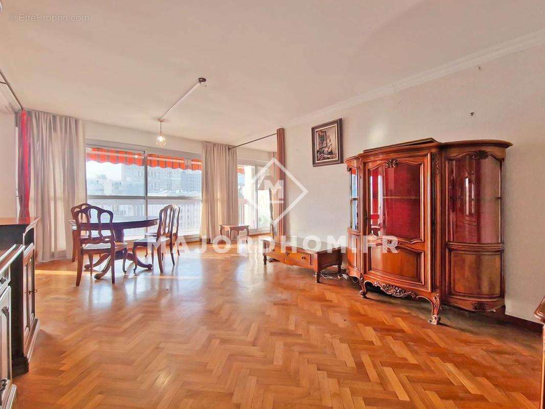 Appartement à MARSEILLE-5E