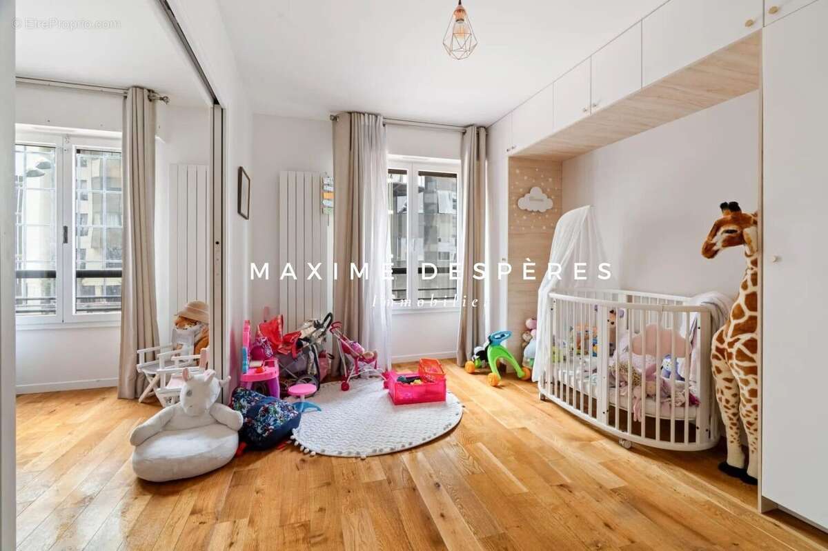 Appartement à LEVALLOIS-PERRET
