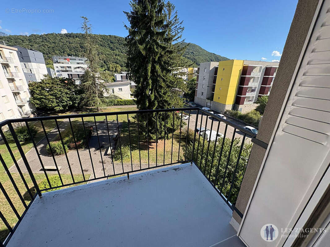 Appartement à SAINT-MARTIN-D'HERES