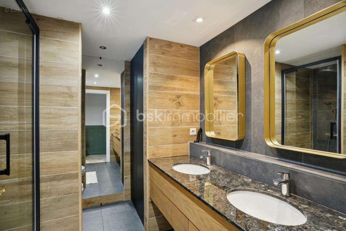 Appartement à NEUILLY-SUR-SEINE