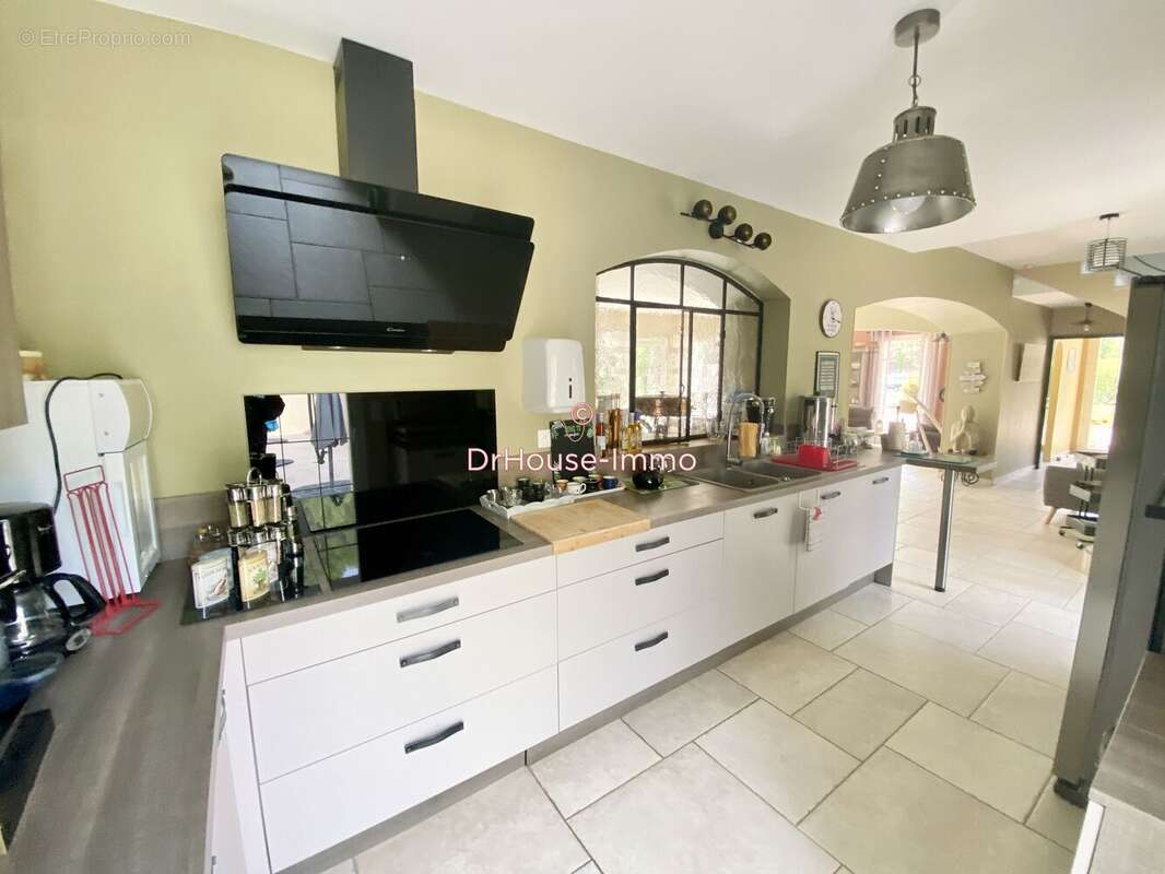 Maison à VINS-SUR-CARAMY