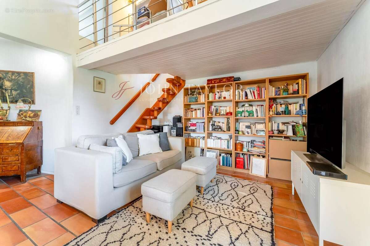Maison de charme à vendre à Saint-Antoine – Grand terrain arboré de 2000 m² – Piscine – Studio indépendant - photo 4