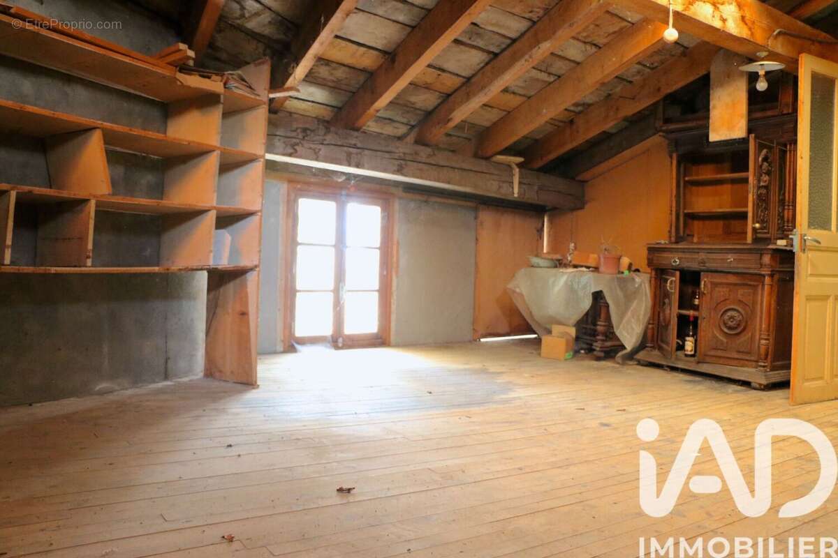Maison 128 m² à Vernet-La-Varenne  - photo 8