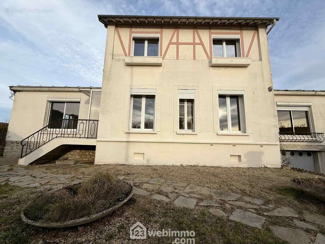 Jolie maison avec commodités de plain pied - Maison à LAON