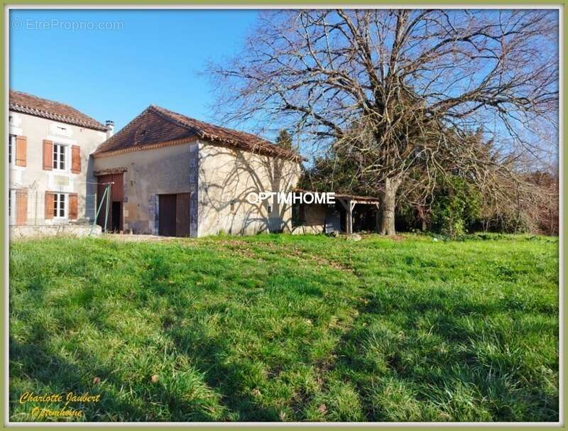 Maison à AUBETERRE-SUR-DRONNE