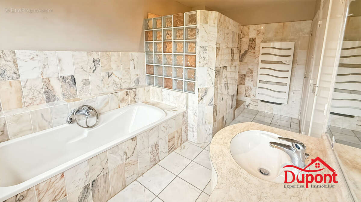 Salle de bain - Maison à SERANVILLERS-FORENVILLE