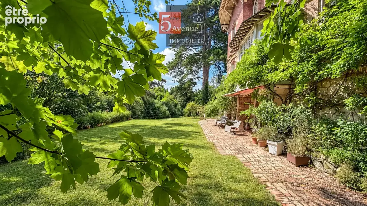 Demeure de caractère avec maison de gardien, dépendances et parc boisé. Coye-la-Forêt - photo 2