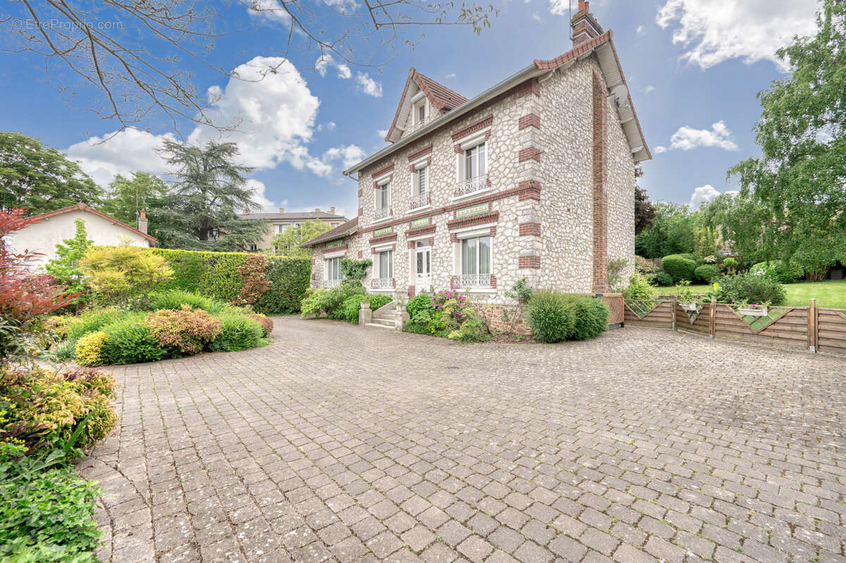 Maison à BONNIERES-SUR-SEINE