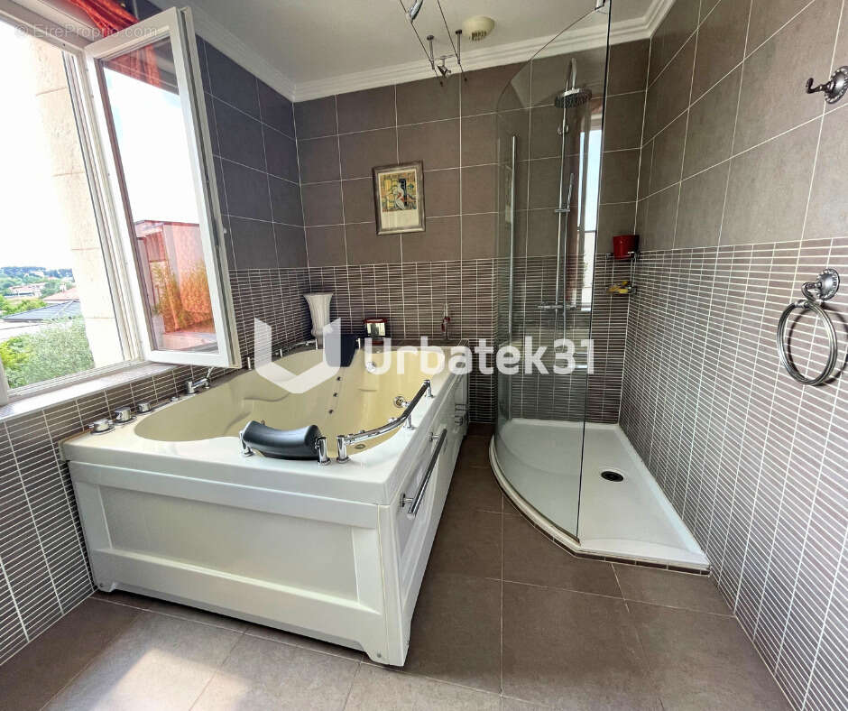 Maison - 5 pièces - 210 m² - photo 10