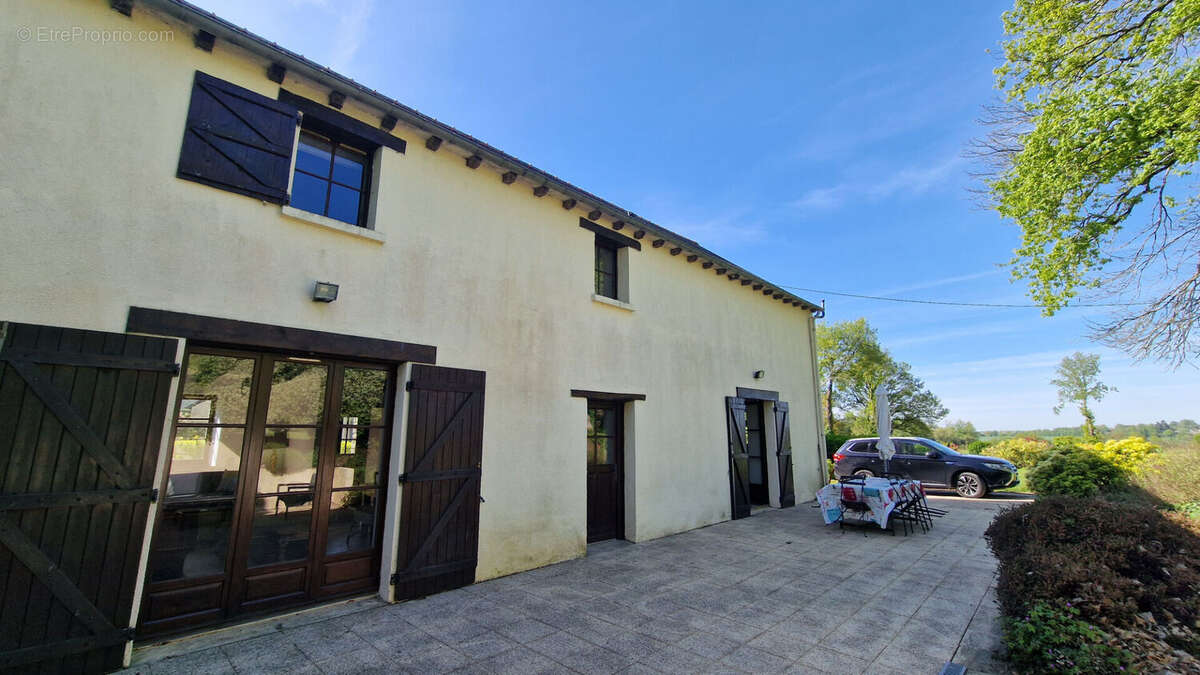 MORBIHAN Charmante maison de campagne de 4 chambres, 2 salles de bains, grand jardin, terrasse, parking - photo 16