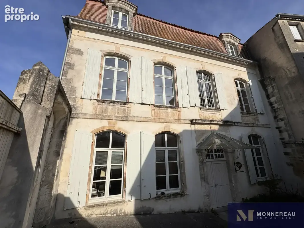 Batisse remarquable au centre ville - photo 13