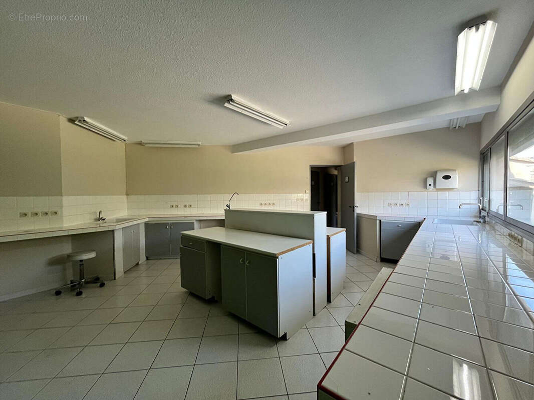 Commerce à SAINT-PAUL-TROIS-CHATEAUX