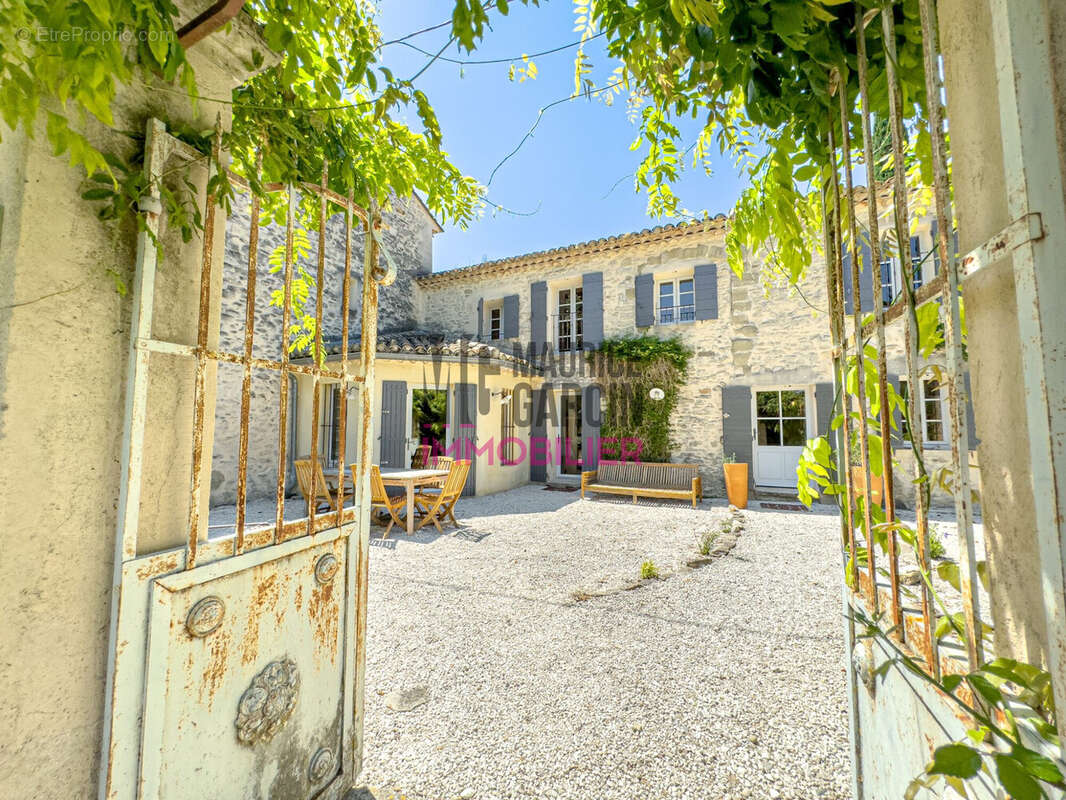 Maison à SAUMANE-DE-VAUCLUSE