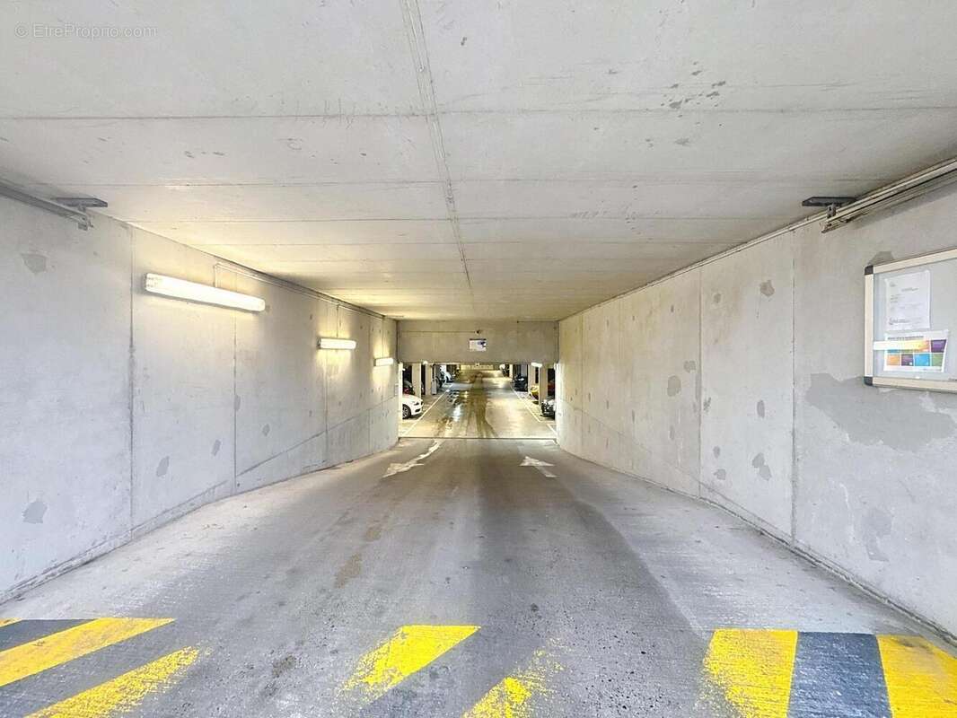   - Parking à CAPINGHEM