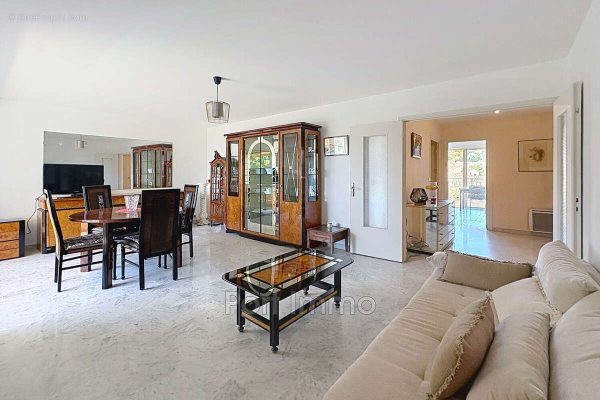 Appartement à SAINT-LAURENT-DU-VAR