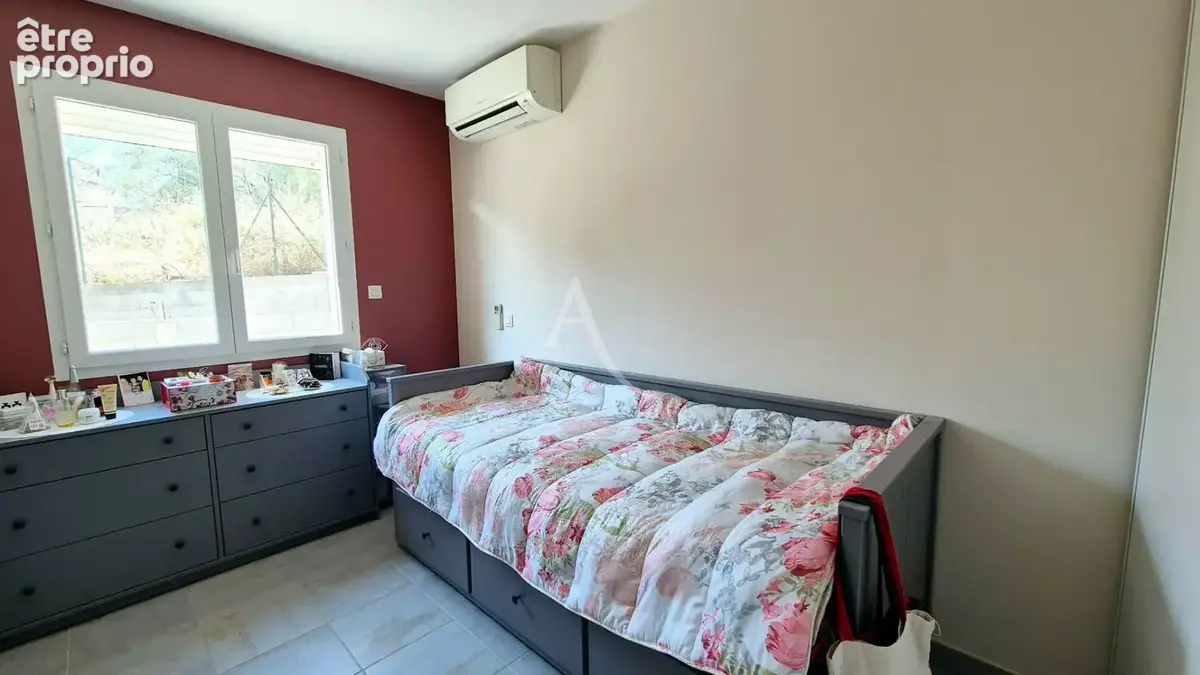 POUSSAN - Superbe villa de plain-pied  120 m² avec piscine et terrain de 1 300 m² - photo 11