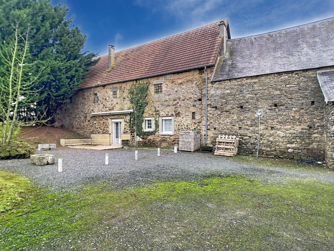 Maison à SAINT-GEORGES-MONTCOCQ