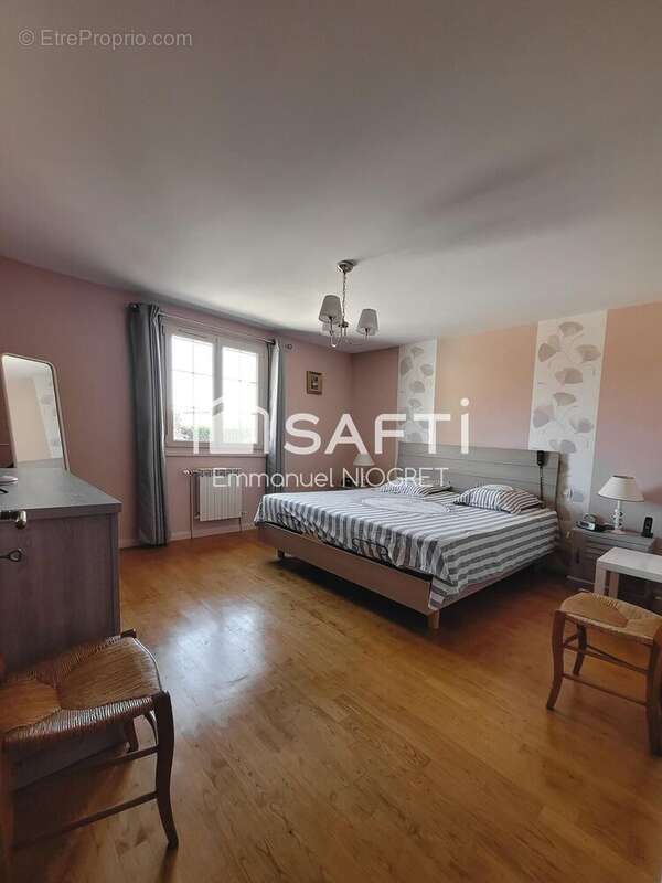Maison 137 m² à Genlis  - photo 7