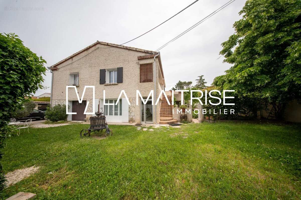 Maison 246 m² à Saint-Maximin-La-Sainte-Baume  - photo 4