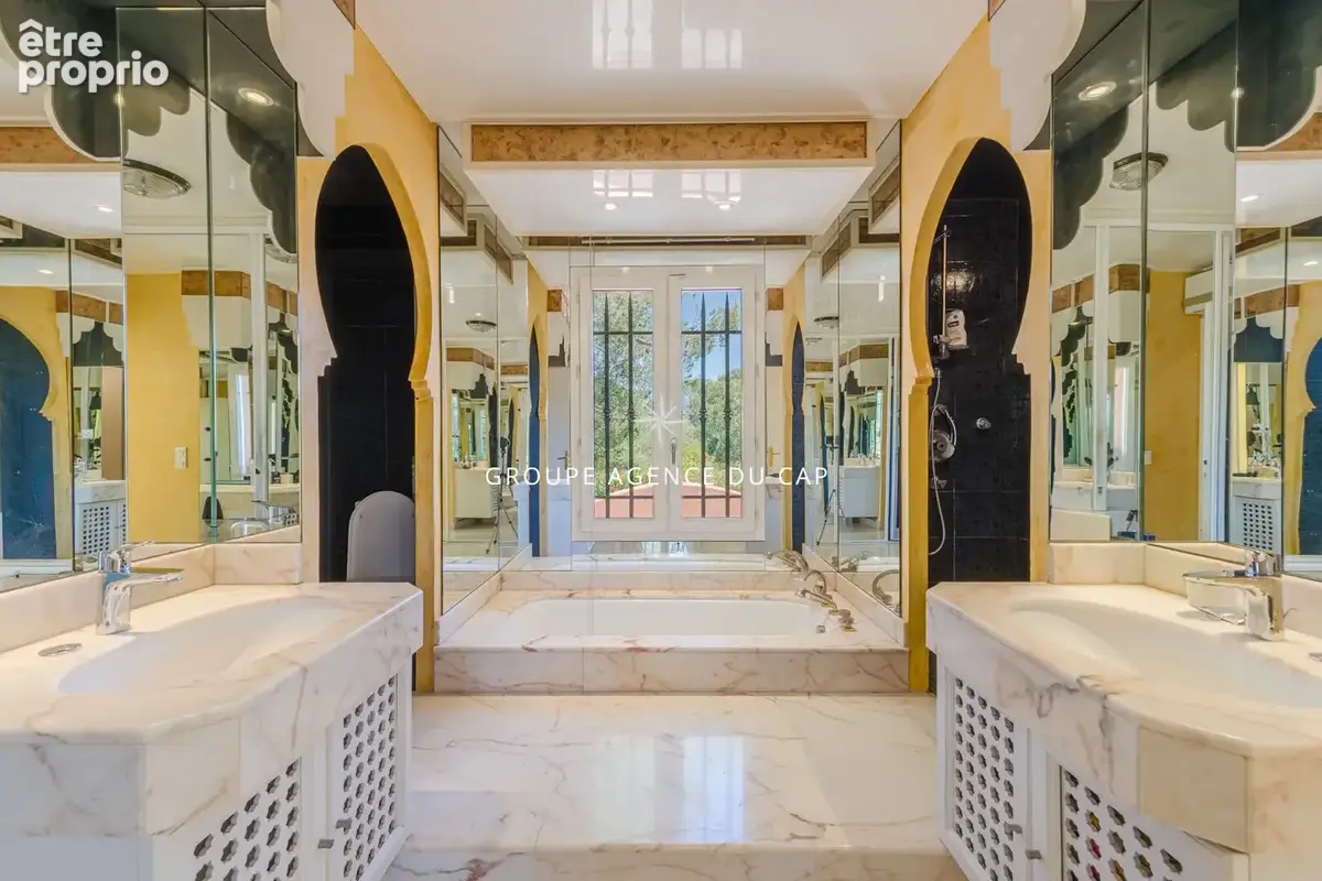 Valescure coeur des golfs villa 5 chambres de 200m² avec piscine - photo 10