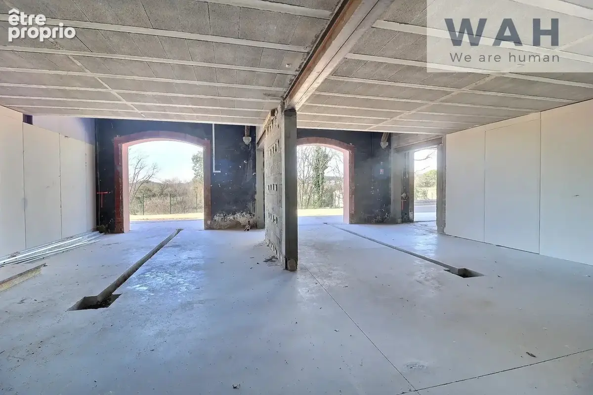 Local commercial 90 m2 à Sommières 30250 - photo 3