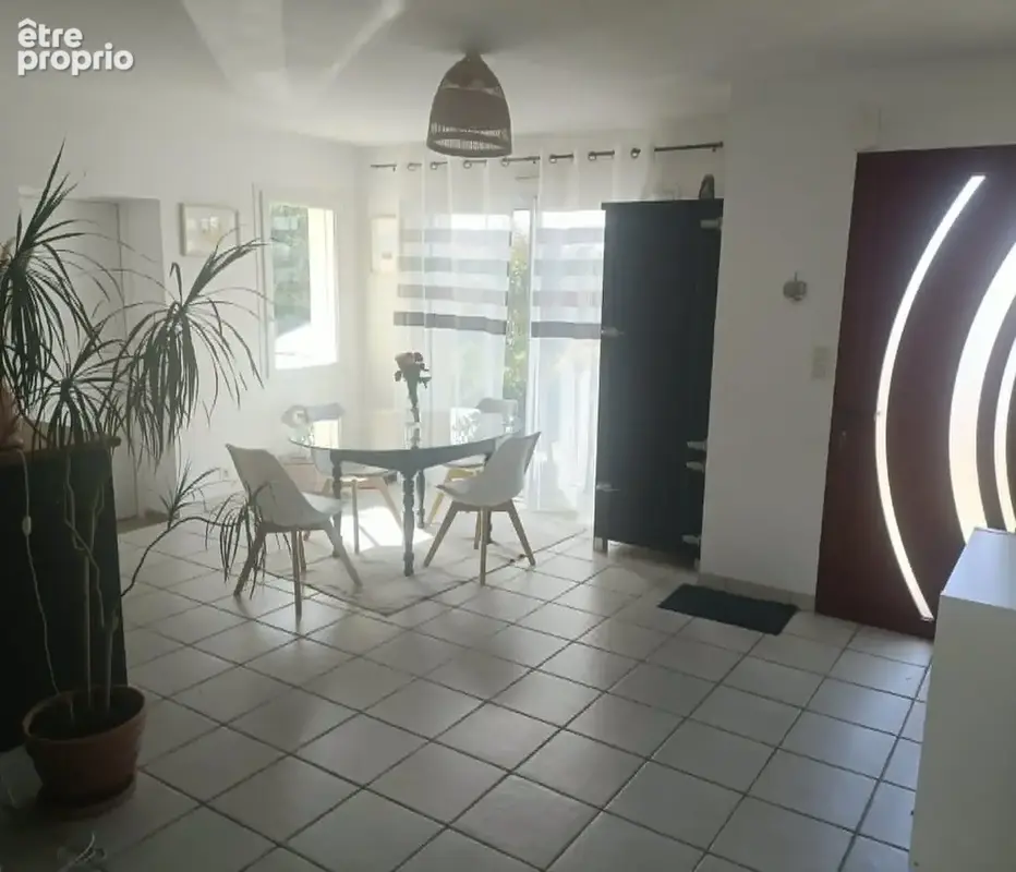 St malo du Bois , pavillon de plain pied de 2004, 4 chambres, garage, 960 m2 terrain, panneaux  photovoltaique - photo 6