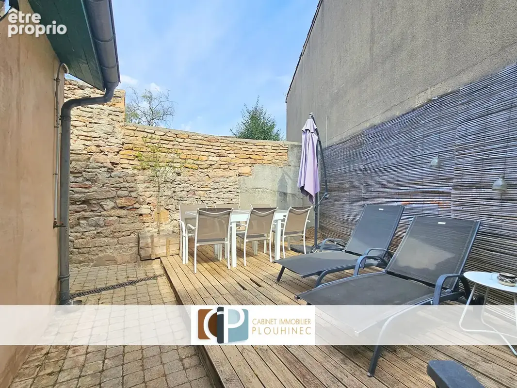 Maison de ville avec terrasse au cœur de Cluny. - photo 2