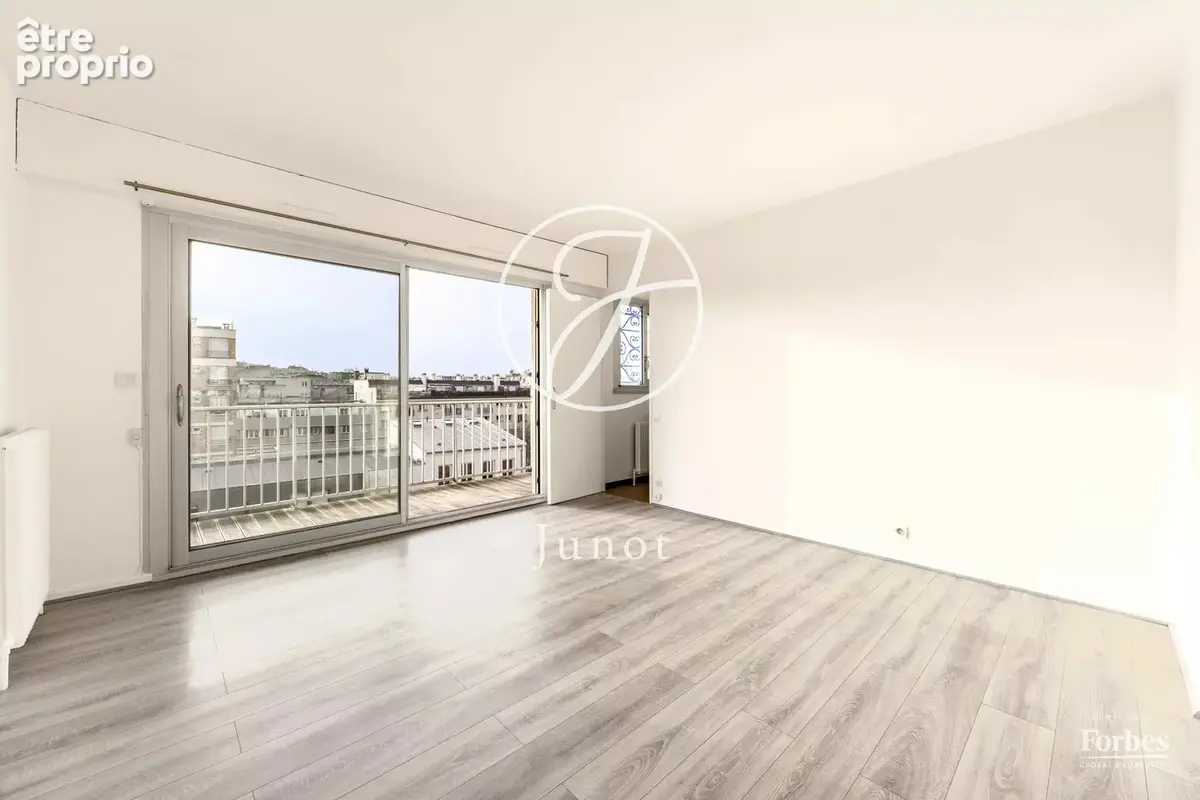 PARIS 18e - MARCADET / STEPHENSON - Studio à vendre - 25,70 m² Carrez - Terrasse 7 m² - Vue Sacré-Cœur. - photo 4