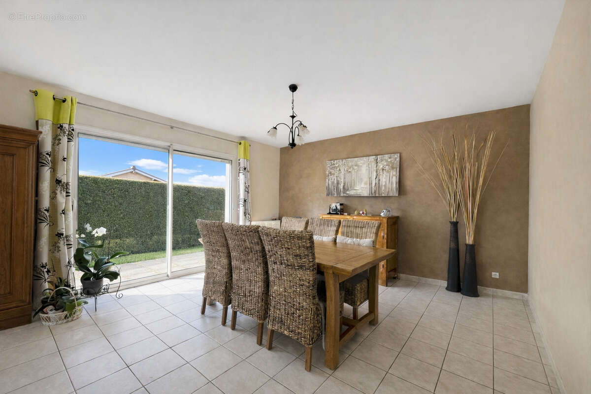 Maison à GREZIEU-LA-VARENNE