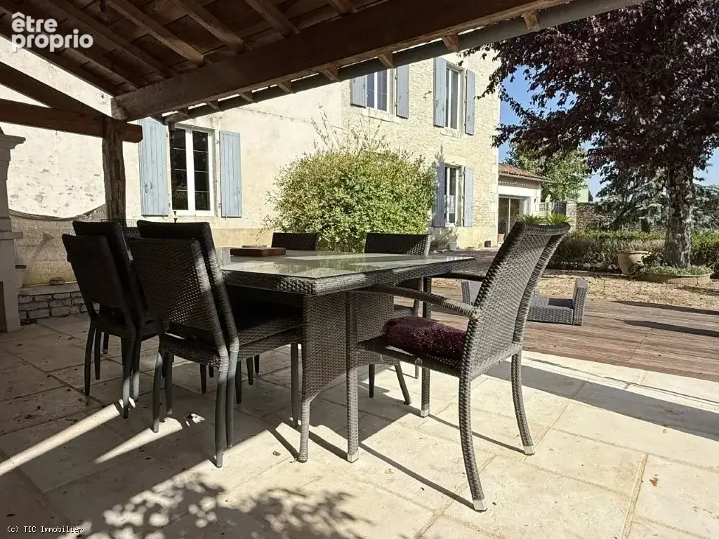 Située au coeur de Verteuil-sur-Charente, village historique - photo 7