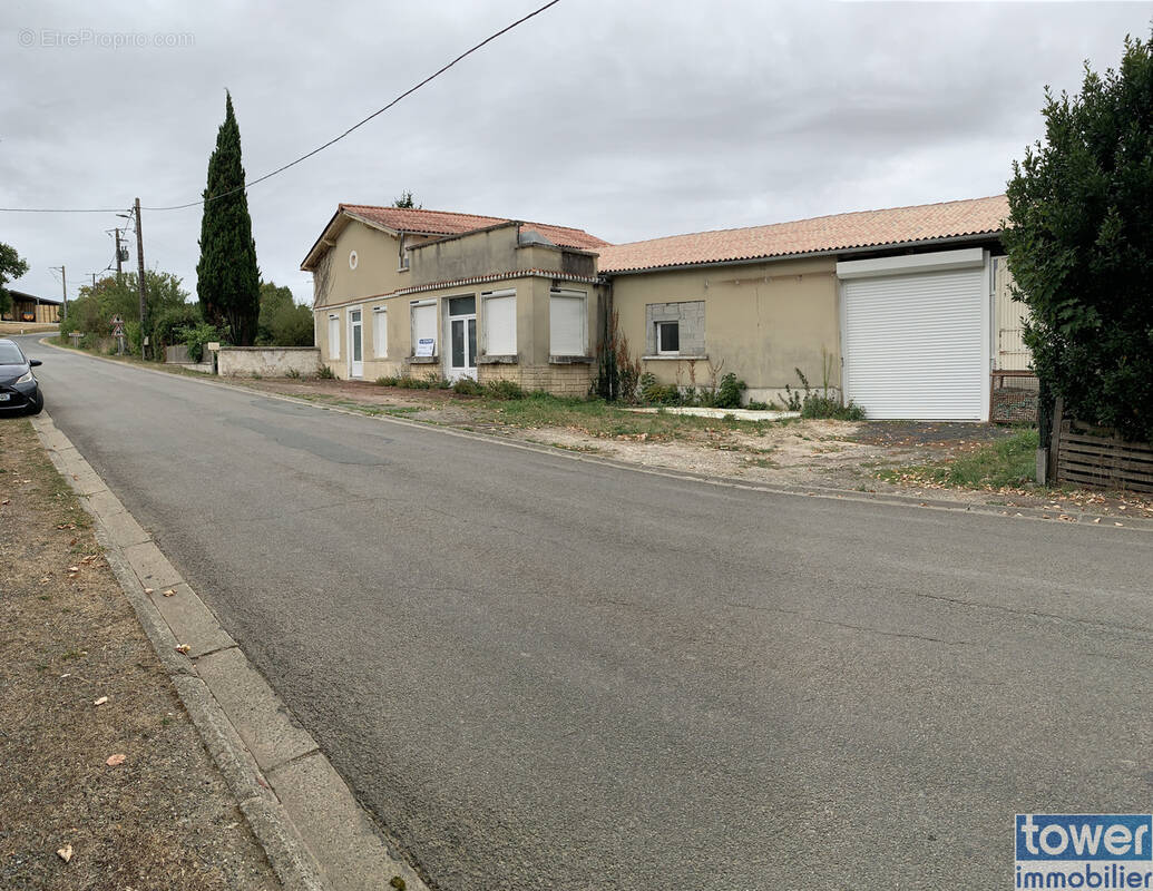 Maison à BAZAUGES