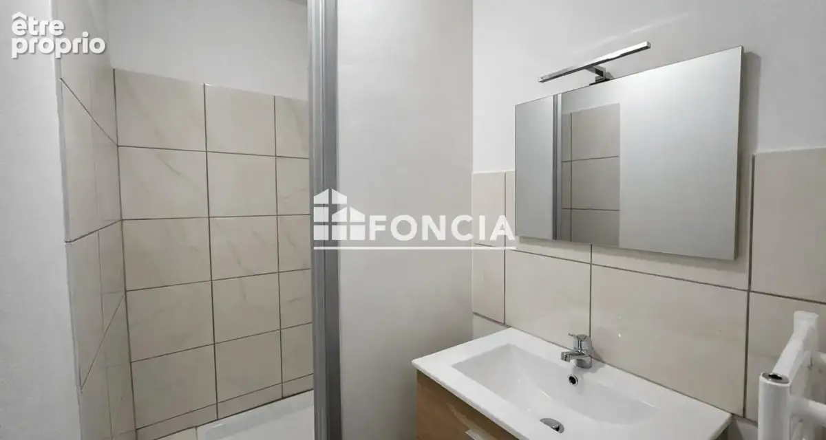 Uzès à pied -Charmant studio 25 m2 entièrement rénové - Idéal investisseur - photo 3