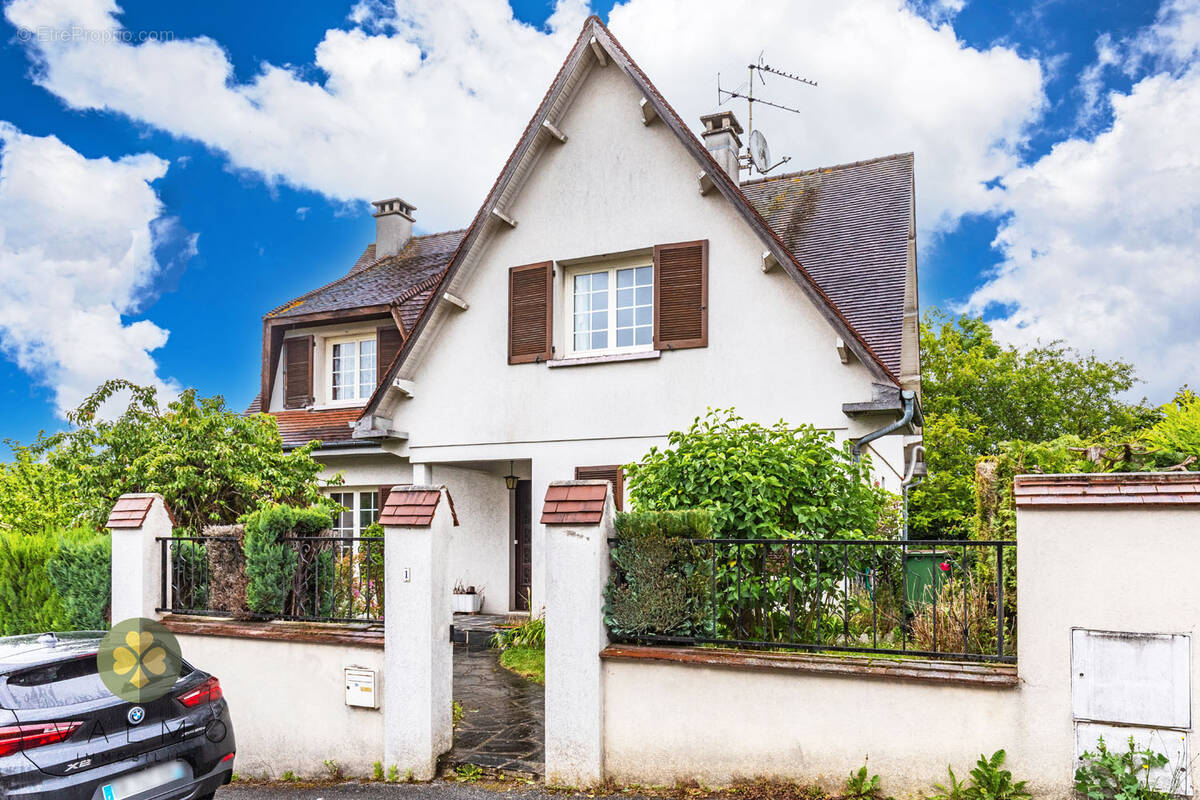 Maison à BEYNES