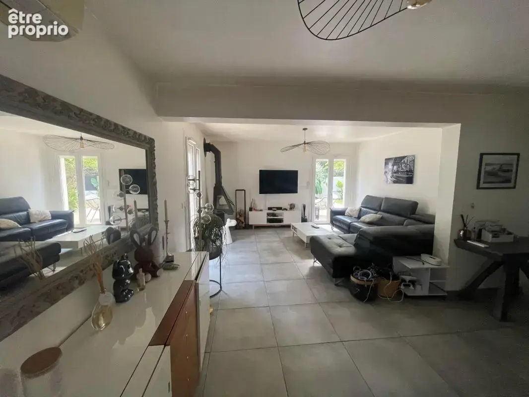 A vendre la seyne sur mer 83500 quartier sud tres belle villa avec piscine 4 chambres - photo 8