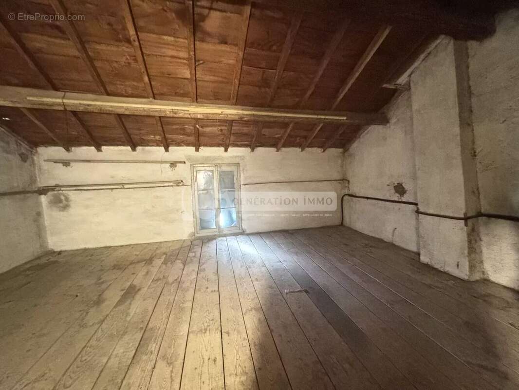 Maison à FONTVIEILLE