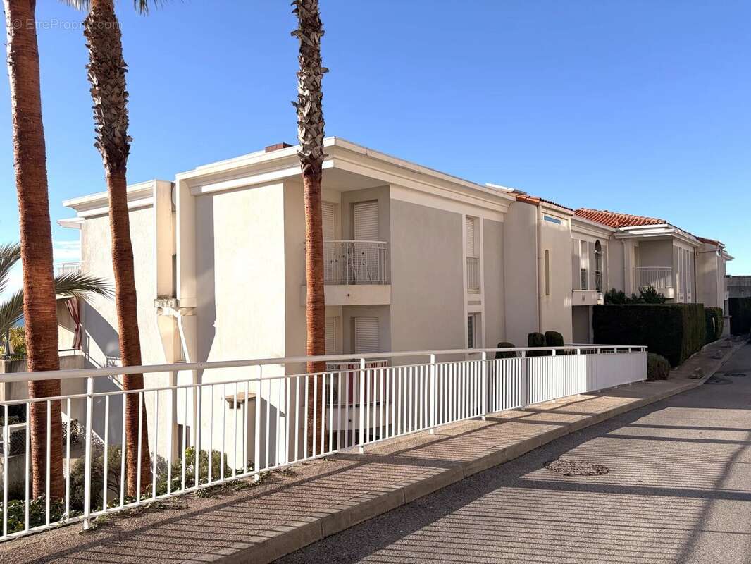 Appartement à SAINT-LAURENT-DU-VAR
