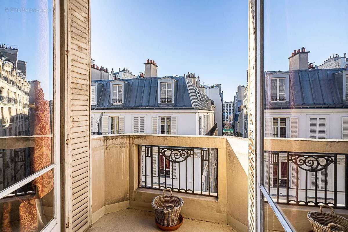 Appartement à PARIS-16E