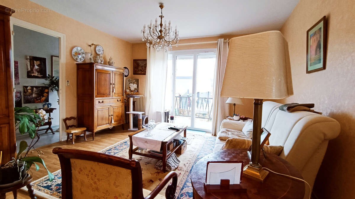 Maison à COULAURES