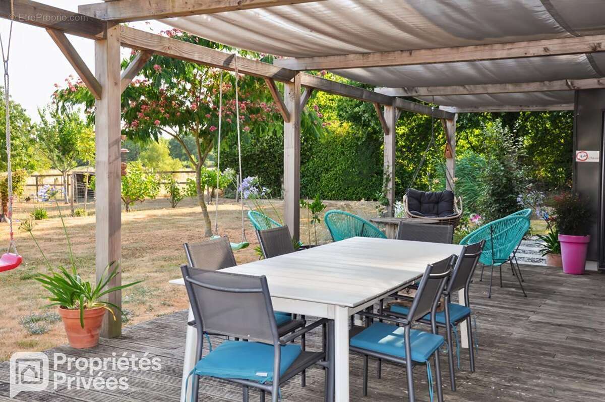 Maison Ahuille 5 pièce(s) 162 m2 - photo 2